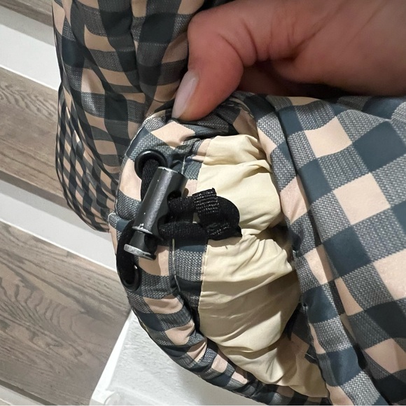 The Very Warm Mainline Printed Oversized Puffer Jacket Coat in Green - Picture 10 of 11